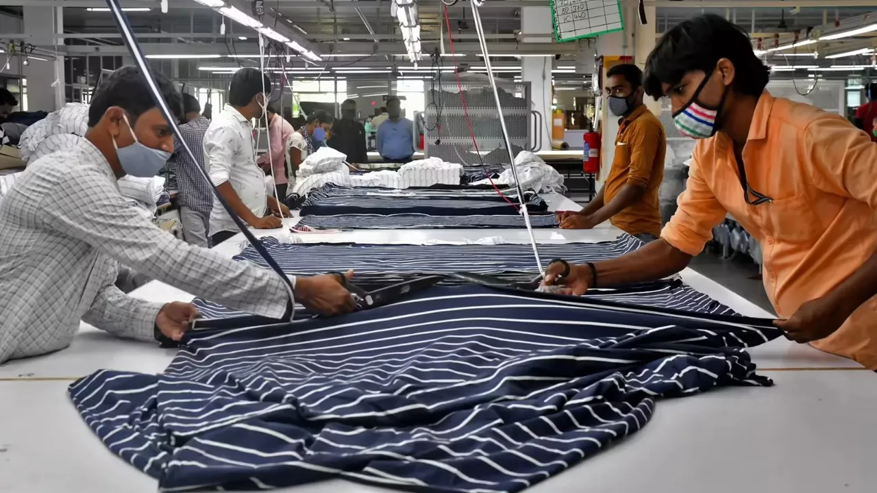 गुजरात टेक्सटाइल इंडस्ट्री पिछले पांच वर्षों में भारत का दूसरा सबसे बड़ा कपड़ा निर्यातक बना, इसमें सूरत का महत्वपूर्ण योगदान