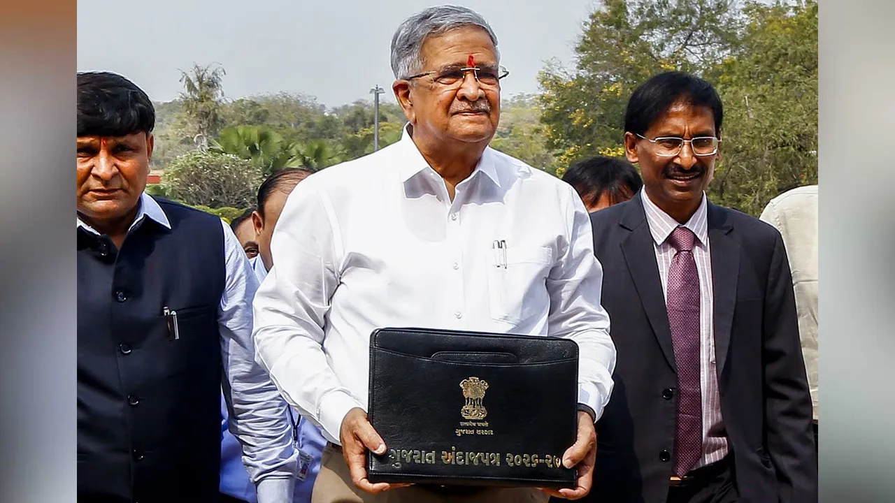 सूरत को नई ऊंचाइयों पर ले जाएगा भूपेंद्र सरकार का बजट, टेक्सटाइल इंडस्ट्री को मिलेगा बूस्ट, 25 जीआईडीसी ‘स्मार्ट’ होंगे