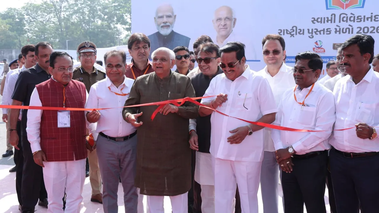 प्रकृति प्रेमियों के लिए फ्लावर शो, पुस्तक प्रेमियों के लिए पुस्तक मेला…मुख्यमंत्री ने किया उद्घाटन