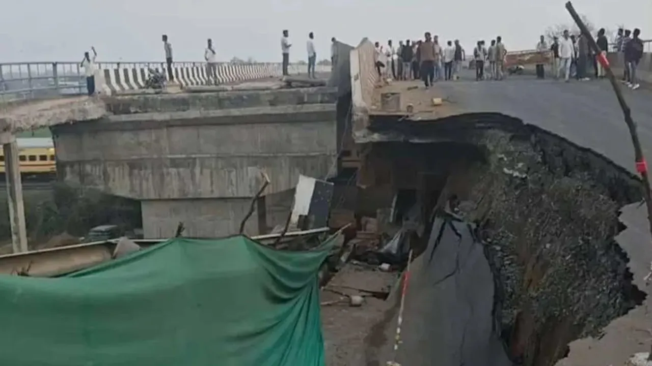 मध्य प्रदेश में 400 करोड़ रुपये की लागत से बना पुल 4 साल में ही टूटकर गिर गया