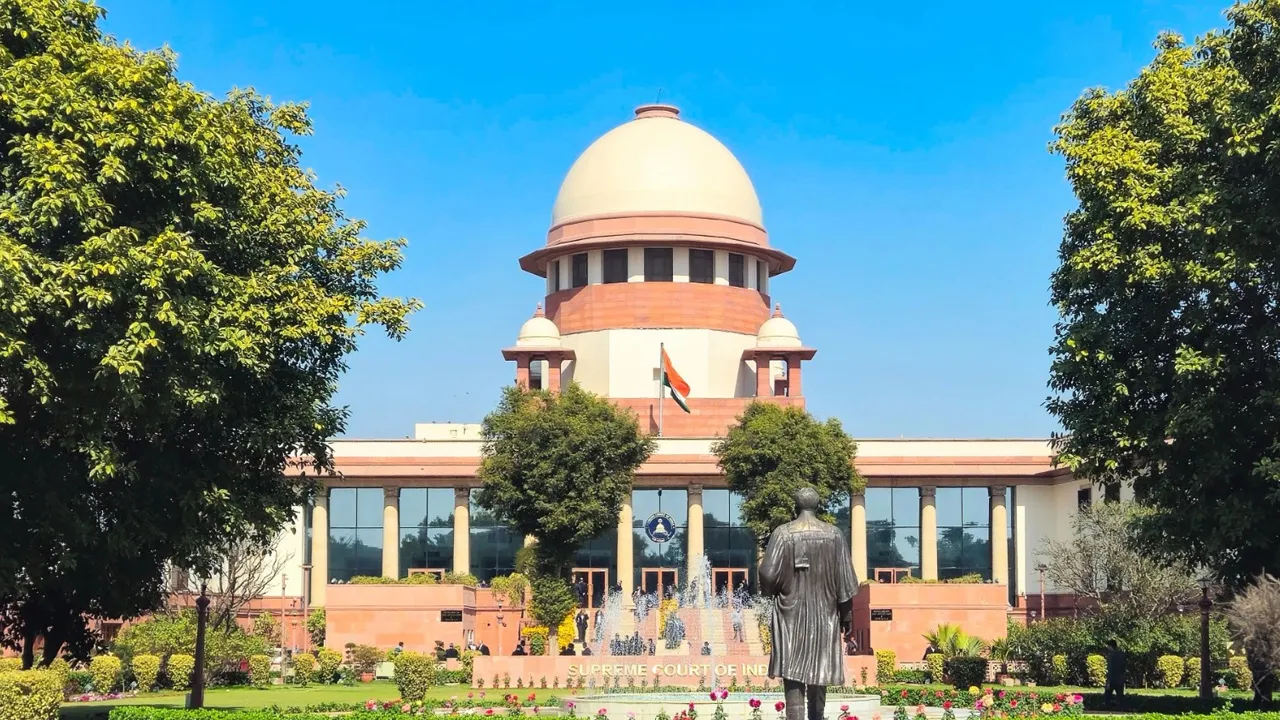 एनसीईआरटी की कक्षा 8 की नई किताब में ‘न्यायपालिका में भ्रष्टाचार’ का चैप्टर से मचा हंगामा, सीजेआई बोले- बदनाम करने की इजाजत नहीं