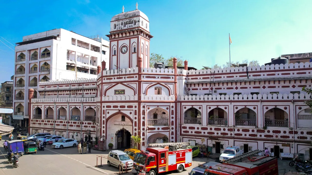 सूरत मनपा का अब तक का सबसे बड़ा 10,593 करोड़ का ड्राफ्ट बजट पेश, जनता पर नया कर का कोई बोझ नहीं