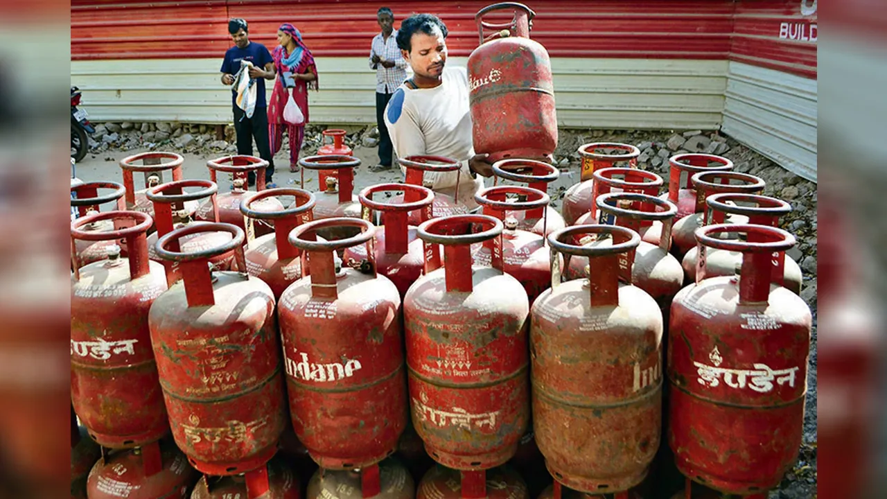 भारत के कई राज्यों में कॉमर्शियल गैस सिलेंडर की सप्लाई हुई बंद