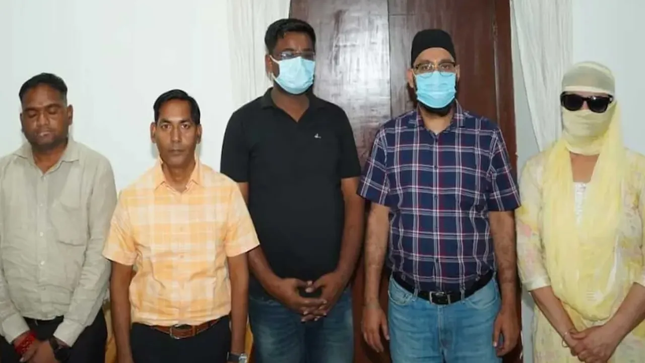 जिंदगी के साथ खिलवाड़:  8वीं पास एम्बुलेंस ड्राइवर ने की विदेशी महिला की जांच, एक टेक्नीशियन ने बदली किडनी...