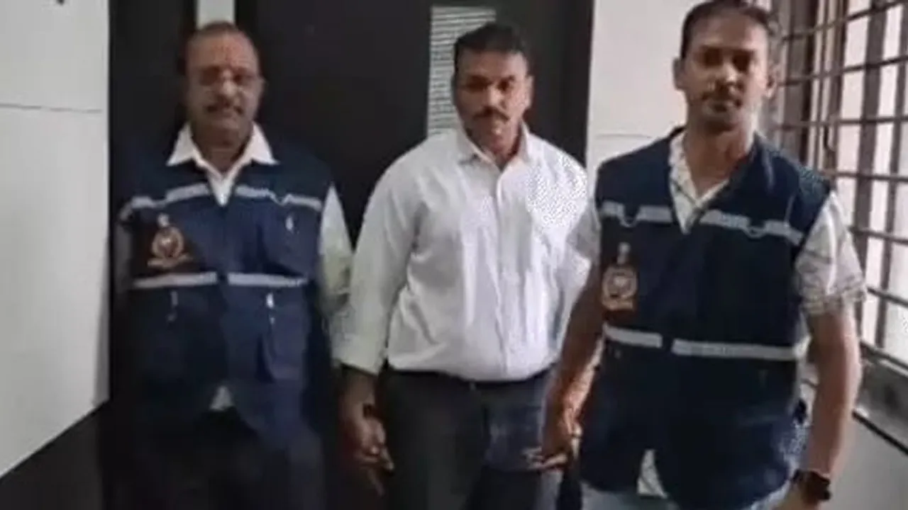 गांधीनगर में ACB का एक्शन: 9.5 लाख की रिश्वत लेते नायब मामलतदार और पूर्व कर्मचारी गिरफ्तार