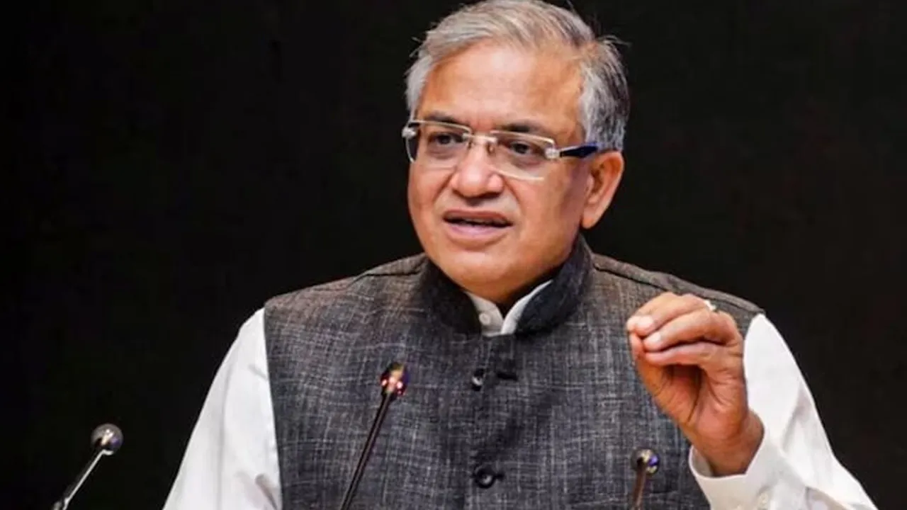 ज्ञानेश कुमार के खिलाफ विपक्ष का अभियान विफल; ओम बिरला और राधाकृष्णन ने CEC को हटाने का प्रस्ताव खारिज किया