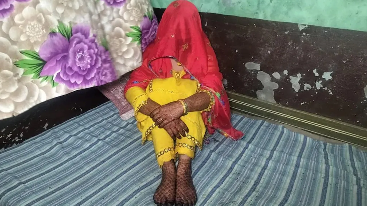 कन्या मेहंदी लगाकर दूल्हे का इंतज़ार कर रही थी, प्रेमी दूल्हा बारात लेकर आया ही नहीं, परिवार घर पर ताला लगाकर भाग गया