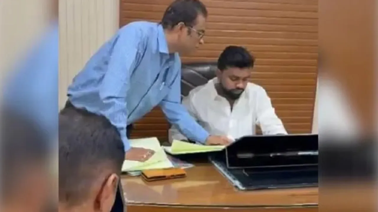 प्रोटोकॉल की उड़ी धज्जियां: विधायक की जगह बेटे ने किया अस्पताल का औचक निरीक्षण, पुलिस सुरक्षा के बीच निरीक्षण पर उठ रहे सवाल