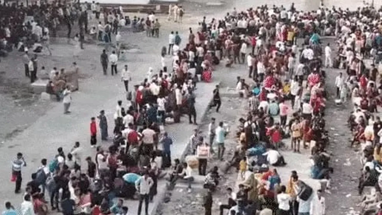 Voters-special-train1 