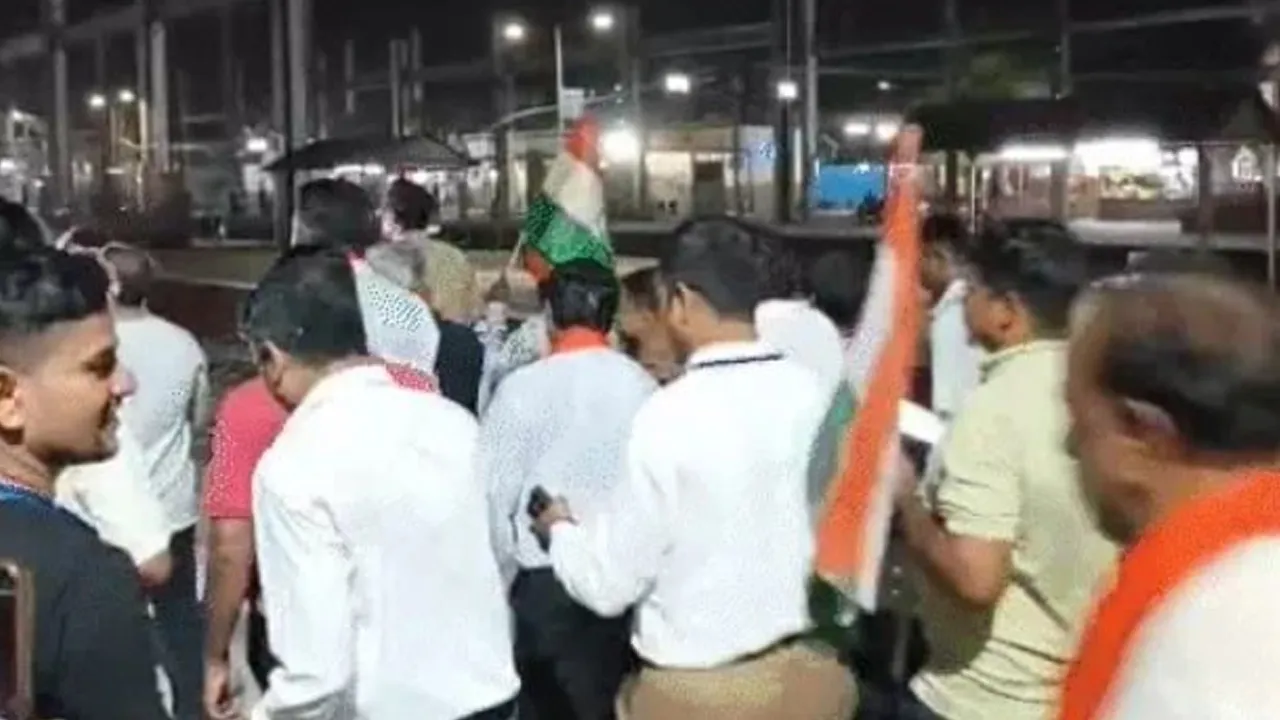 Voters-special-train3 