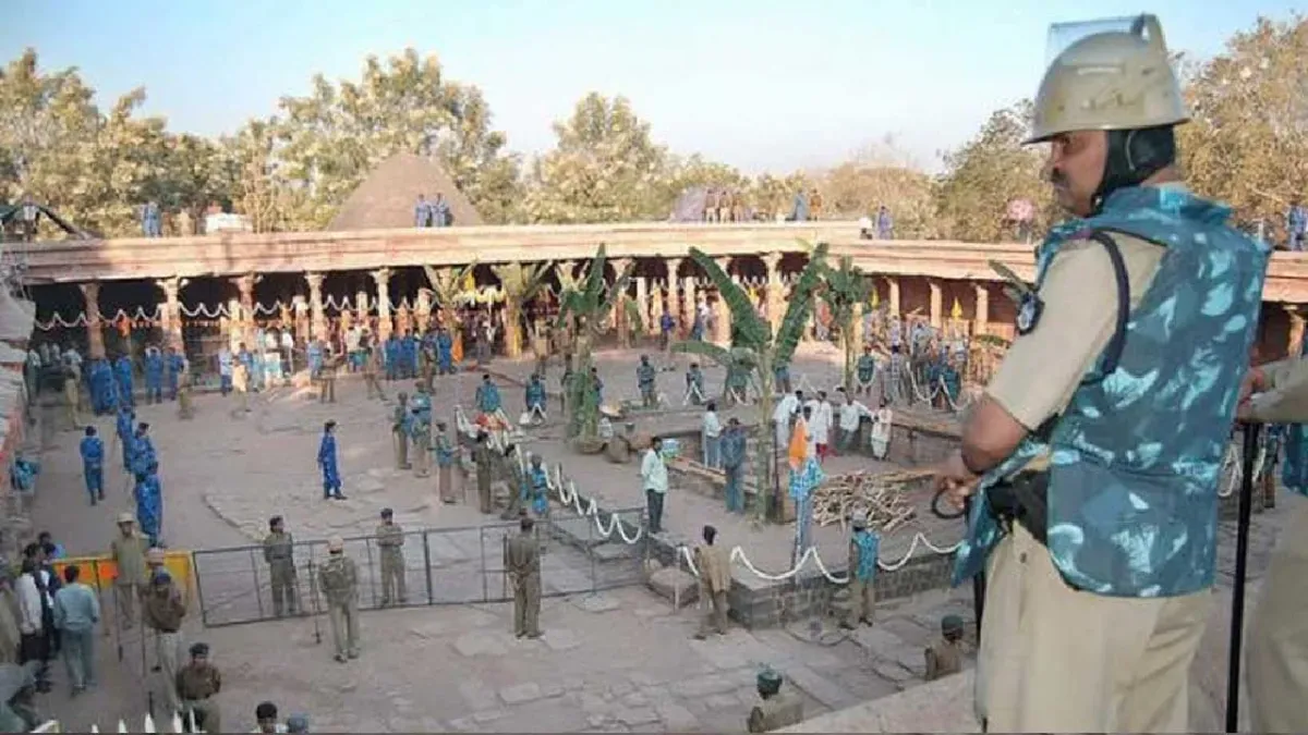 धार भोजशाला: 'पूरा परिसर हिंदू मंदिर है, मुस्लिम पक्ष को नमाज के लिए अलग जमीन दी जाए'