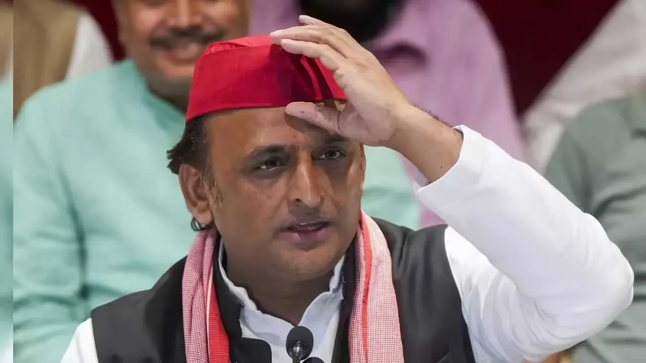 डेढ़ लाख रुपये प्रति तोला सोना तो वैसे भी जनता खरीद नहीं सकती, चुनाव खत्म होते ही ‘संकट’ याद आ गया! अखिलेश यादव के तीखे प्रहार