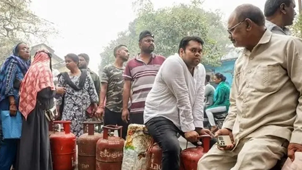 महंगाई से बिगड़ा आम आदमी के घर का बजट, थाली से लेकर सफर तक हुआ महंगा, फिलहाल राहत के आसार नहीं