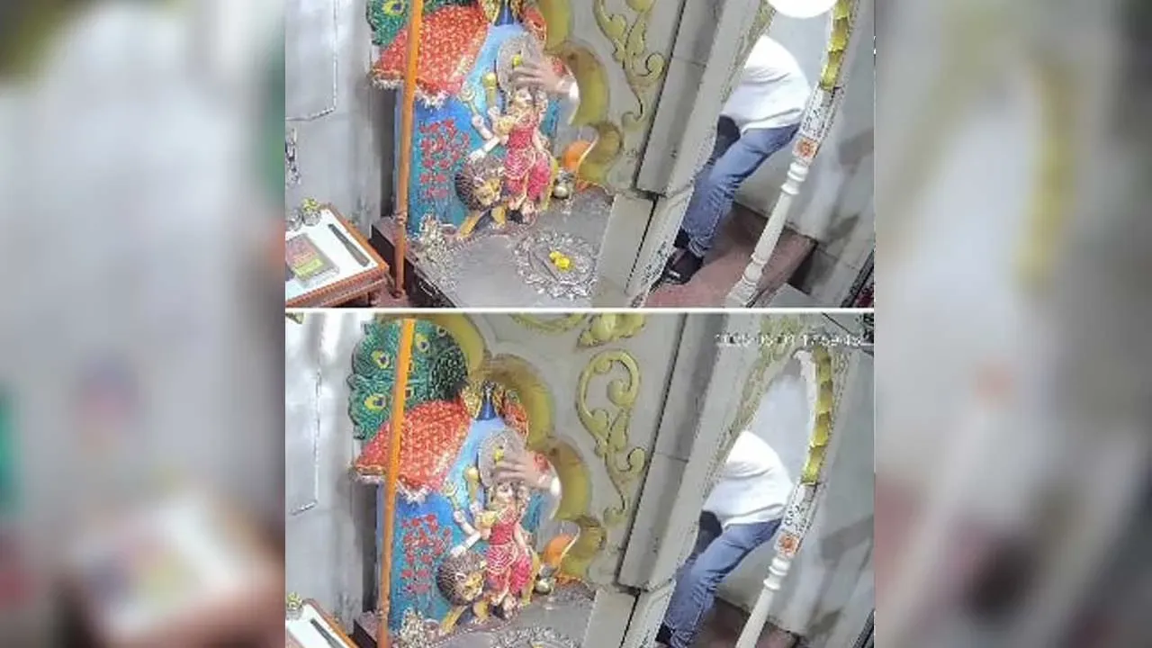  नागपुर: शोएब ने पहले किए माता के दर्शन, फिर गले से सोने की चेन उतारकर जेब में रख ली