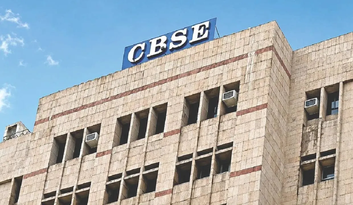 CBSE ने त्रि-भाषा नीति के लिए जारी किए नए दिशानिर्देश: कक्षा 6 से 10 तक के छात्रों के लिए बड़े बदलाव