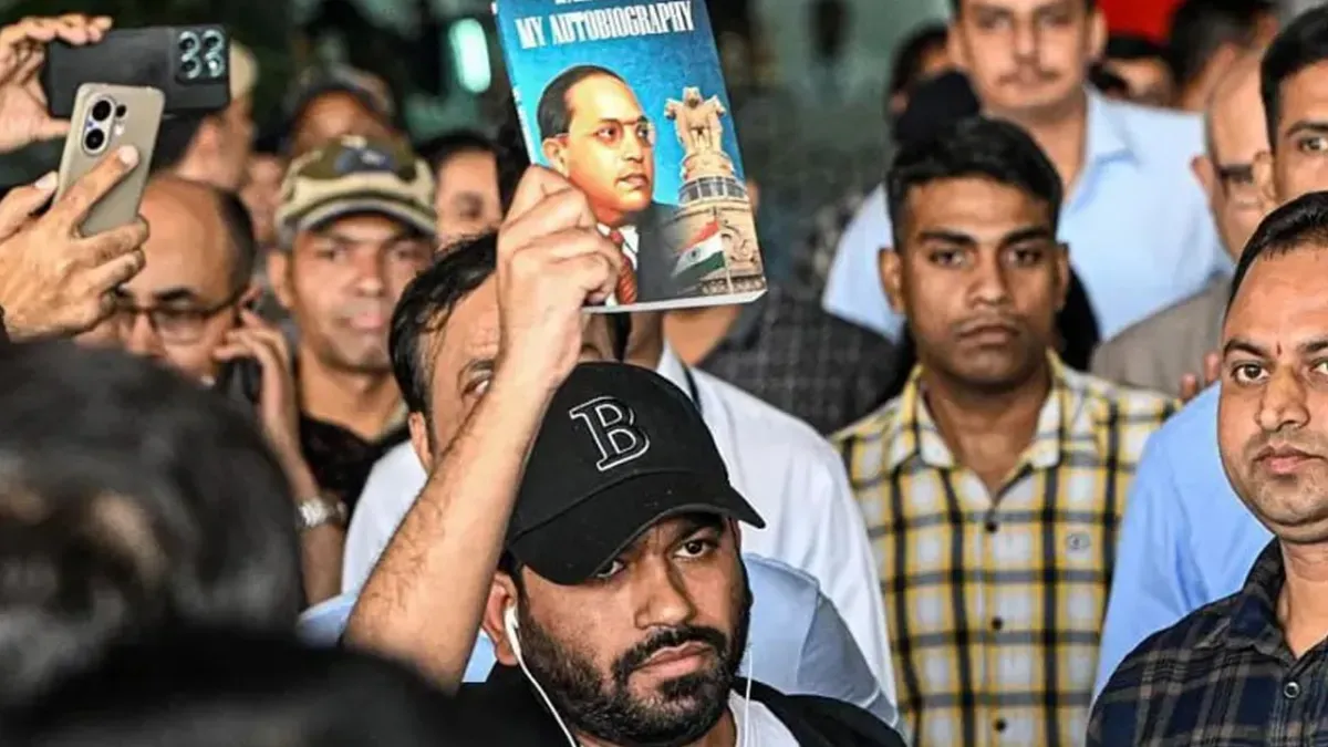 आखिर क्यों चर्चा में है 'कॉकरोच जनता पार्टी'? जानिए जंतर-मंतर पर विरोध-प्रदर्शन की क्या है स्थिति