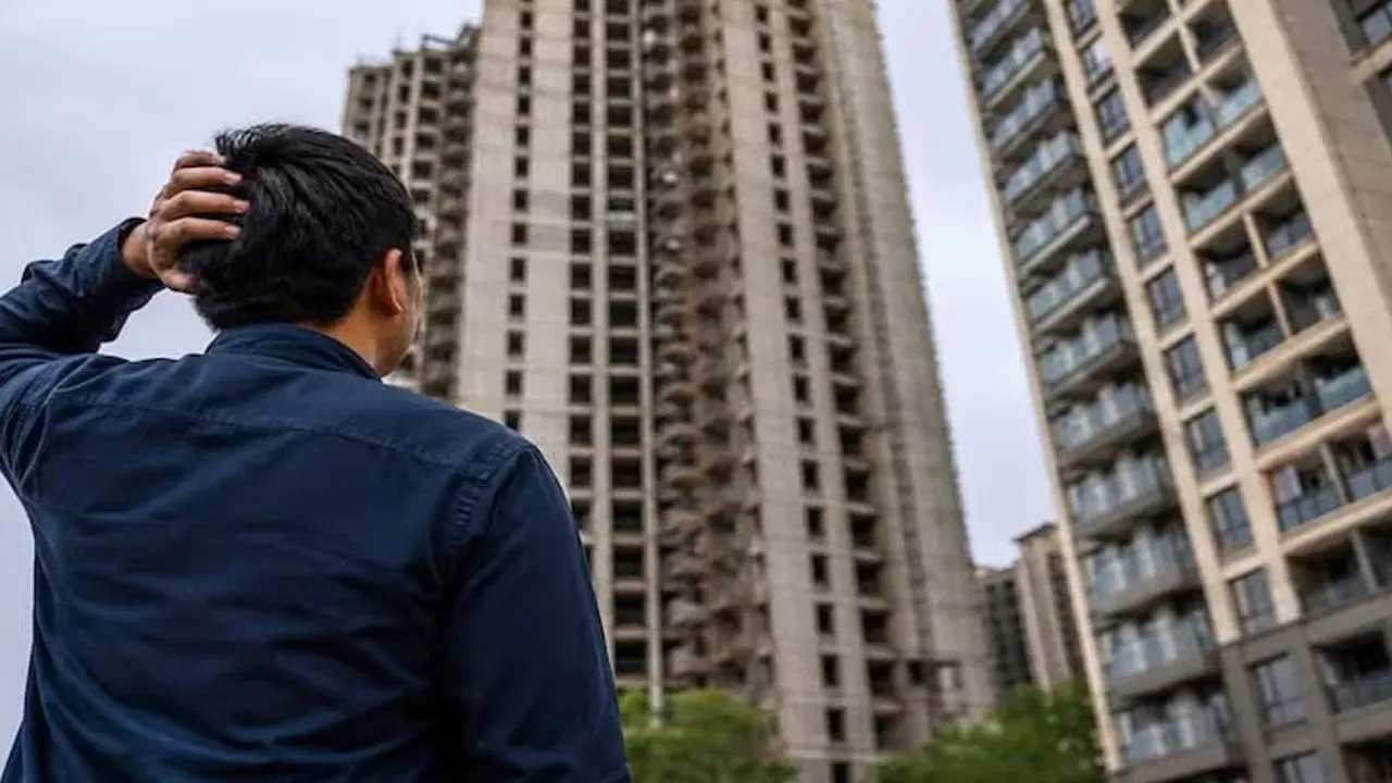 man-buys-34th-floor-flat3 