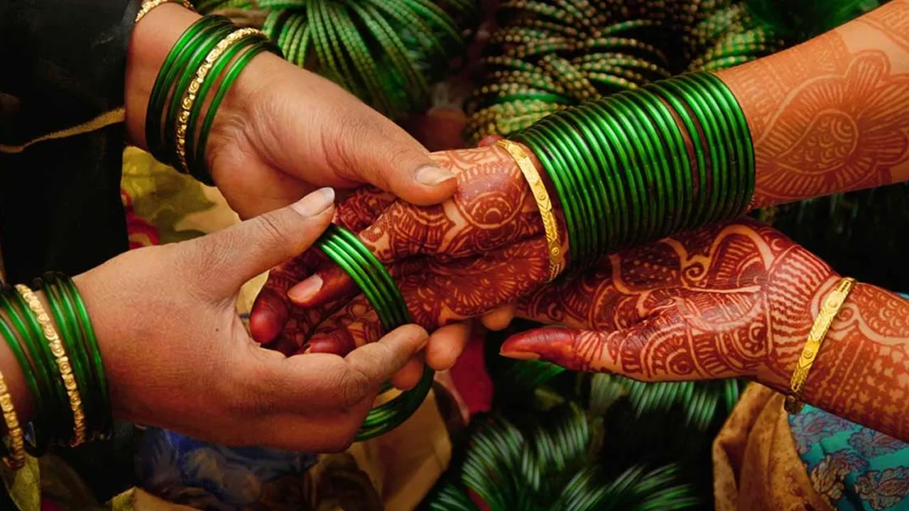 सावन में महिलाएं क्यों पहनती हैं हरी चूड़ियां? जानिए इसका धार्मिक महत्व