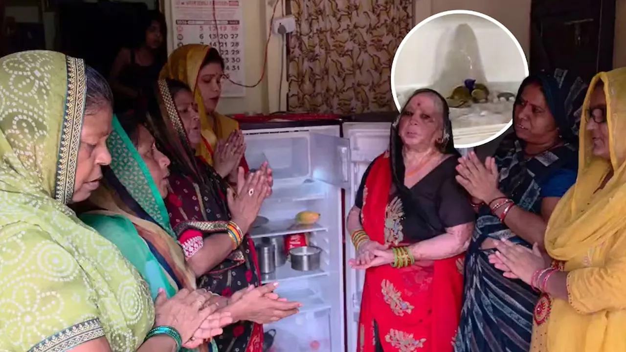 आगरा: घर के फ्रिज में दिखी बर्फ की शिवलिंग जैसी आकृति, दर्शन के लिए उमड़ी श्रद्धालुओं की भीड़