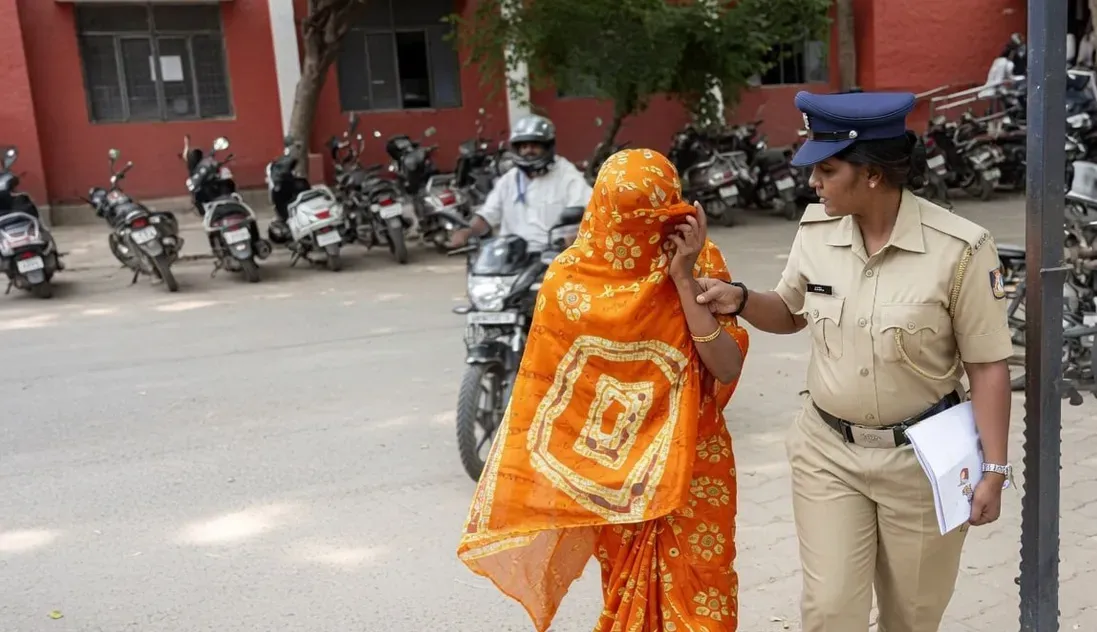 कर्नाटक: जज की कुर्सी पर काला जादू करने का आरोप; फैसले को अपने पक्ष में करने की कोशिश में 65 वर्षीय महिला गिरफ्तार