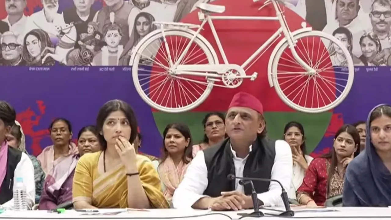 UP चुनाव से पहले सपा का बड़ा ऐलान, ‘स्त्री सम्मान समृद्धि योजना’ के तहत महिलाओं को हर साल मिलेंगे ₹40 हजार