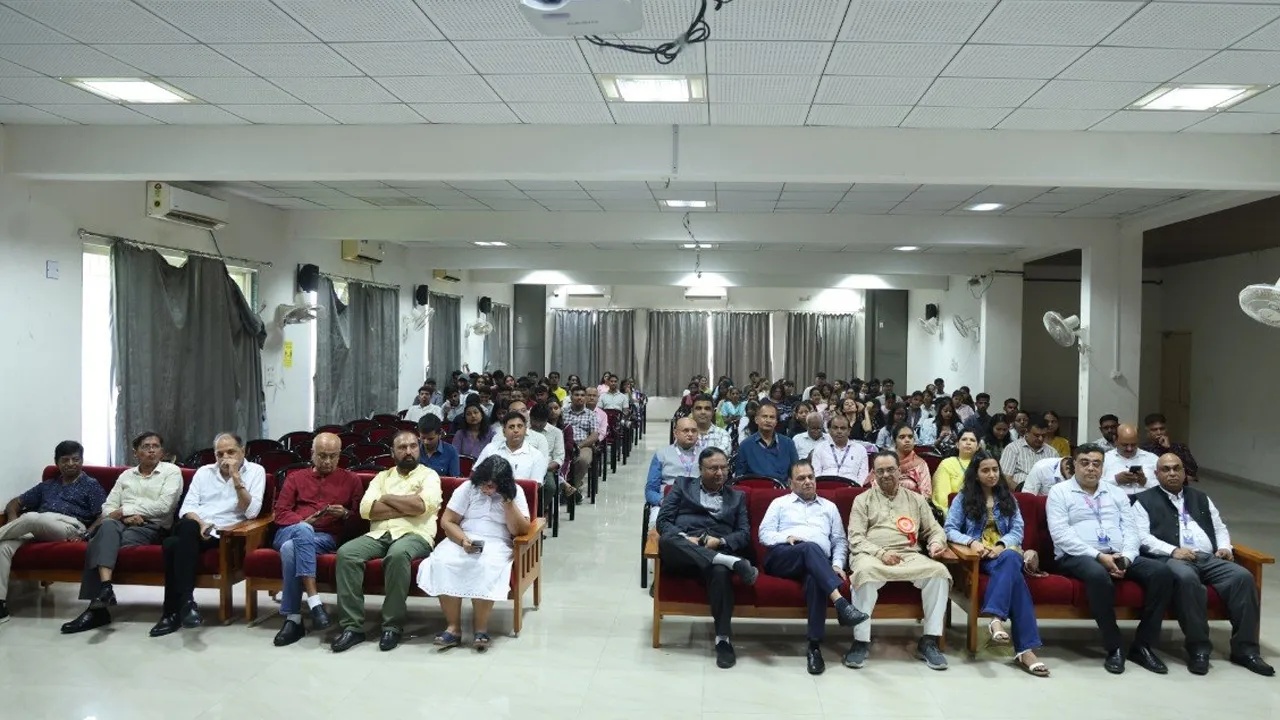 हिंदी पत्रकारिता की द्विशताब्दी वर्ष के उपलक्ष्य में सूरत में भव्य सेमिनार का आयोजन