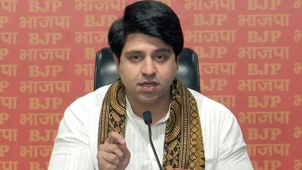 टैक्स देकर मध्यम वर्ग को क्या मिलता है? भाजपा से नाता तोड़ने के बाद शहजाद पूनावाला ने सरकार से पूछे सवाल
