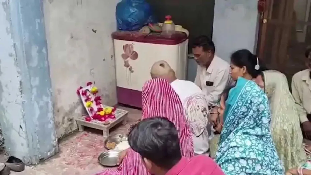 ऐसा क्या हुआ कि परिवार ने बेटी के जिंदा रहते ही उसकी फोटो जलाकर कर दिया अंतिम संस्कार, सामने आई हैरान करने वाली वजह