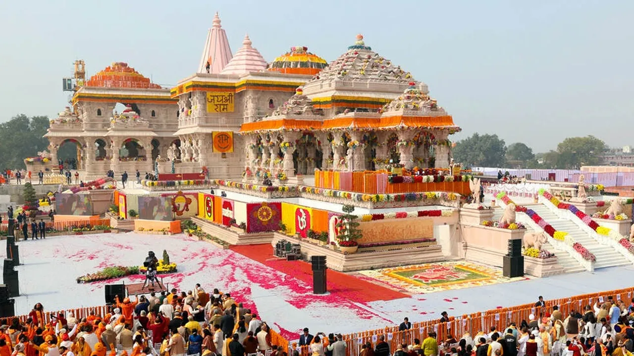 चंदा चोरी विवाद के बीच राम मंदिर में भक्तों के लिए बदल गई दर्शन व्यवस्था, क्या-क्या बदलाव हुए, अयोध्या जाने से पहले जान लें…