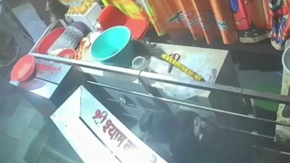 शिव मंदिर से 4 किलो चांदी और खाटू श्याम मंदिर से ₹70,000 नकद की चोरी