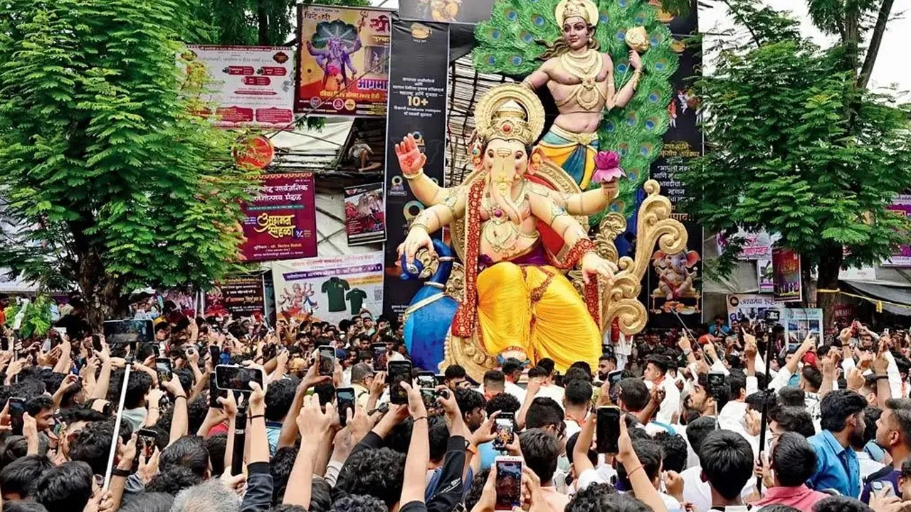 सूरत के सबसे बड़े उत्सव का समापन कल, बप्पा की मूर्तियों के विर्सजन के लिए हाईटेक व्यवस्था, बड़े गणपति वाहनों की जीपीएस से निगरानी