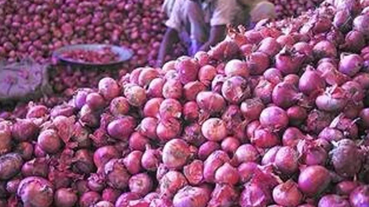 महंगाई की जबरदस्त मार…पहले चीनी और अब प्याज ने बिगाड़ा लोगों का बजट, 60-70 रु. किलो पहुंचा दाम, कीमत कब कम होगी?