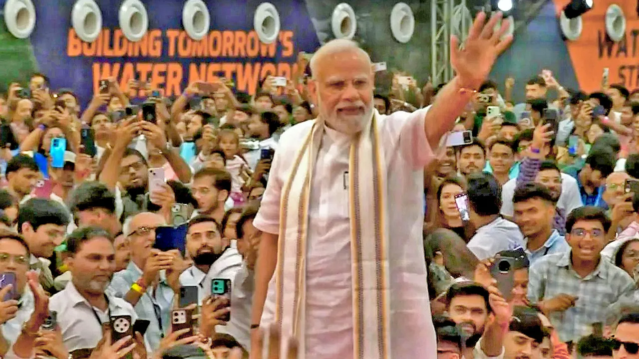 मोदी का Gen-Z कनेक्ट: अब सामान्य राजनीतिक सभा-रैली नहीं, कॉन्सर्ट के तर्ज पर मंच, डिजिटल तकनीक; ताकि युवाओं से सीधे जुड़ सकें