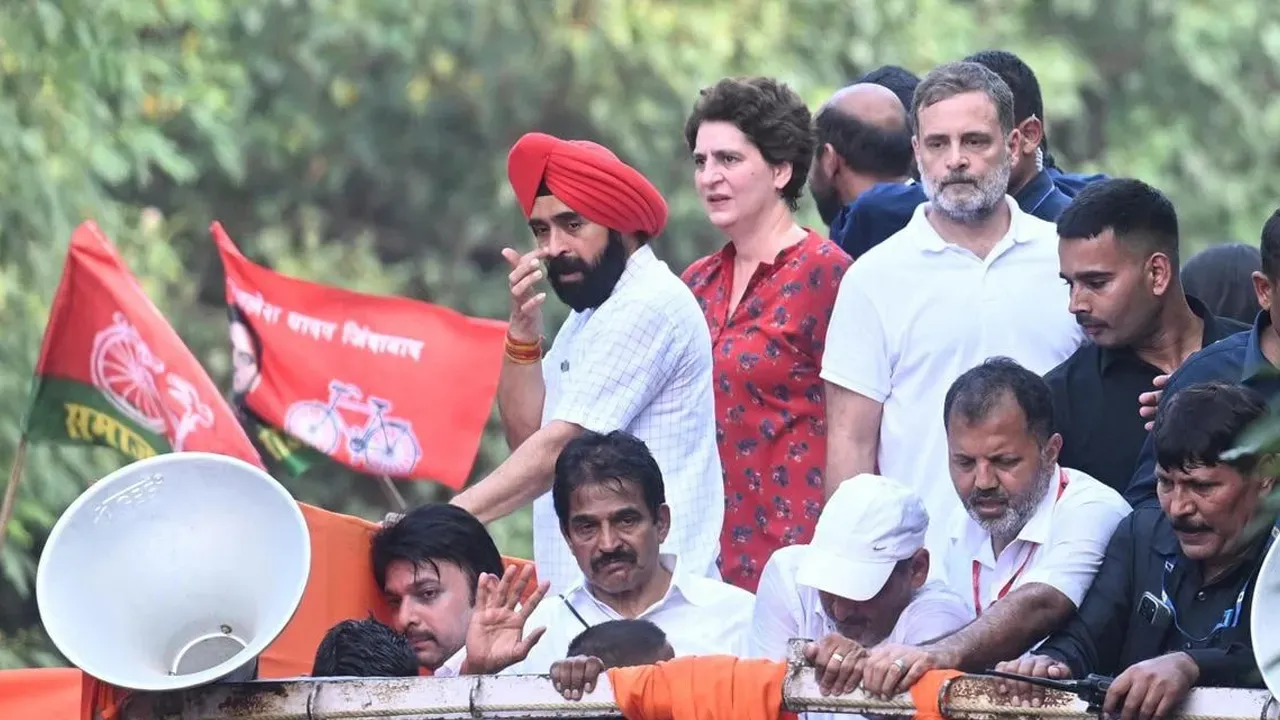 SIR पर INDIA अलायंस का सुप्रीम कोर्ट में मार्च, राहुल गांधी समेत विपक्ष ने सुप्रीम कोर्ट में क्या मांगें रखीं?