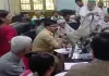 बागपत: मीटिंग में जब अचानक पहुंचा 'VIP' बंदर, DM मैडम ने छोड़ दी अपनी कुर्सी और बोलीं- इधर बैठ जाओ