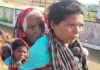 अपने 90 साल की सास को ₹1500 दिलाने के लिए महिला उन्हें पीठ पर बैठाकर चली 9 किलोमीटर