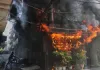 दिल्ली हादसे का बड़ा खुलासा: 6 कमरों की मंजूरी और चल रहे थे 25; जान बचाने के लिए आग के बीच छत से कूदते रहे लोग  