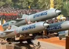 भारत अब 800 किमी रेंज वाली ब्रह्मोस मिसाइल खरीदेगी, लंबी दूरी की मिसाइलों की अहमियत क्यों बढ़ रही है?