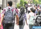गुजरात से विद्यार्थी इतनी बड़ी संख्या में विदेश पढ़ने क्यों जा रहे हैं?