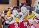 चलती ट्रेन में चल रहा था पूजा-पाठ, हवन, विरोध होने पर  रेलवे ने दी सफाई