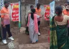 बालाघाट: शराब की दुकान हटाने के लिए आंदोलन कर रही थीं महिलाएं, तभी वहां पहुंचा शराबी पति; उसे खंभे से बांधकर मुंह पर लगाई टेप
