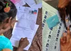 कर्नाटक: जाति पूछी, फिर घर से निकाल दिया! SIR सर्वे के दौरान महिला BLO के साथ बदसलूकी