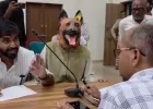 खंडवा: शरीर इंसान का, चेहरा कुत्ते का... मध्य प्रदेश में शख्स 'कुत्ता' क्यों बना? कहा- नसबंदी के बावजूद 6 पिल्ले आ गए
