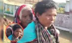 अपने 90 साल की सास को ₹1500 दिलाने के लिए महिला उन्हें पीठ पर बैठाकर चली 9 किलोमीटर