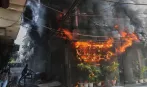 दिल्ली हादसे का बड़ा खुलासा: 6 कमरों की मंजूरी और चल रहे थे 25; जान बचाने के लिए आग के बीच छत से कूदते रहे लोग  