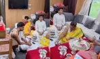 चलती ट्रेन में चल रहा था पूजा-पाठ, हवन, विरोध होने पर  रेलवे ने दी सफाई