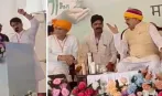  ‘…तो मैं जूते-चप्पल पहनना छोड़ दूंगा’ मंच पर भाजपा विधायक की शपथ से CM भी पड़ गए असहज