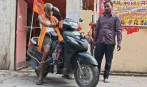 भोले की भक्ति से बीमारी भी हारी! 80 साल के परशुराम ऑक्सीजन सिलिंडर के सहारे स्कूटी से निकले कांवड़ यात्रा पर