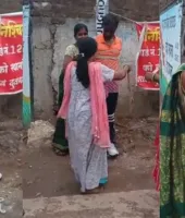 बालाघाट: शराब की दुकान हटाने के लिए आंदोलन कर रही थीं महिलाएं, तभी वहां पहुंचा शराबी पति; उसे खंभे से बांधकर मुंह पर लगाई टेप