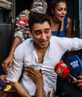 मुंबई में ज्ञानेश कुमार के खिलाफ प्रोटेस्ट करने वाले इमरान खान को 28 अक्टूबर तक भारत छोड़ने का ऑर्डर